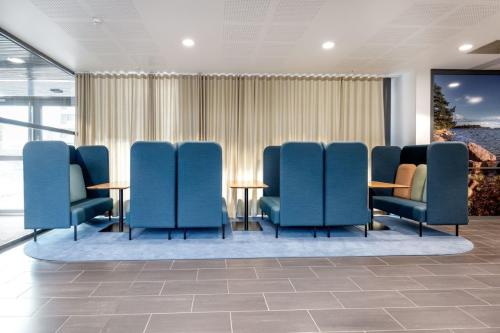 August Highback Collection