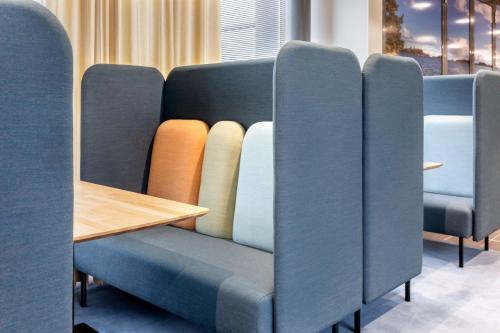 August Highback Collection