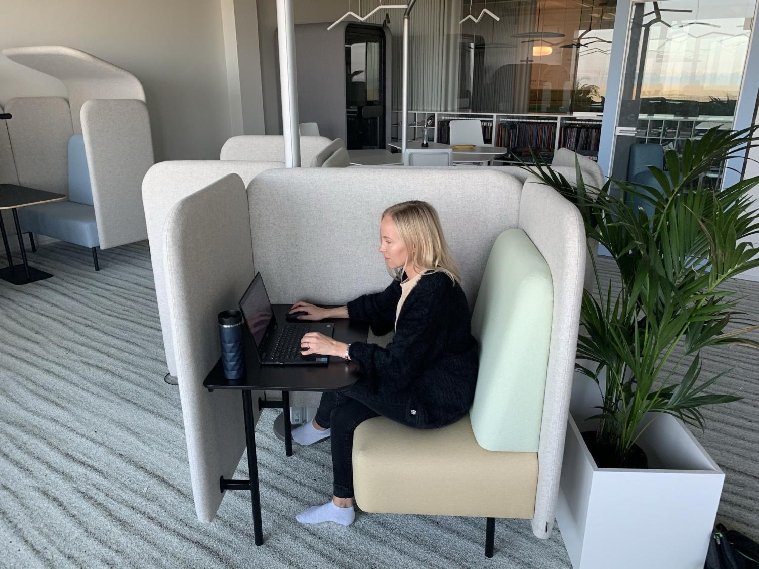 August 1 Seat Nook with Table