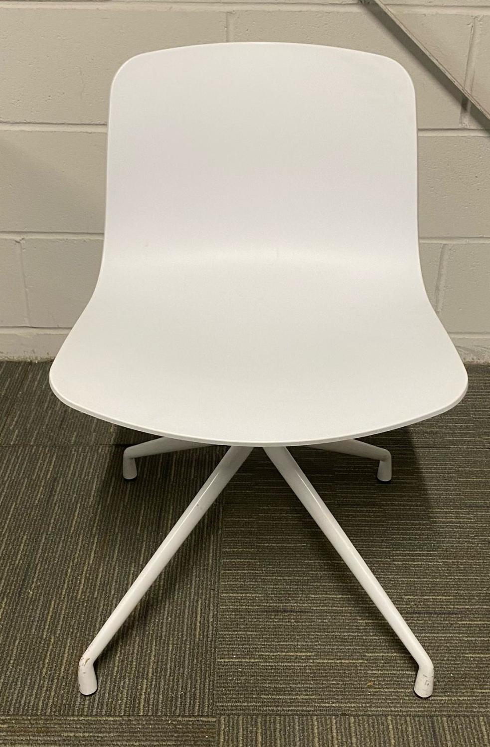 Second Hand White Polly Fixed Meeting Chair Four Star Base