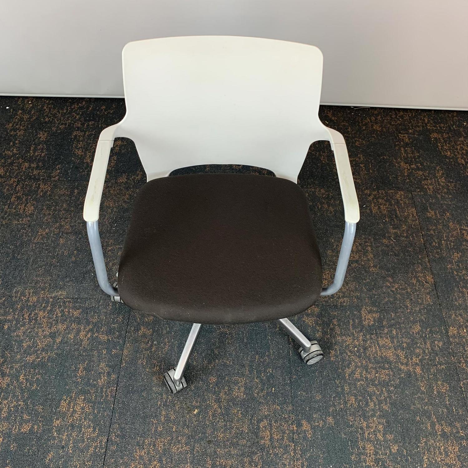 Second Hand Black and White Swivel Meeting Office Chair