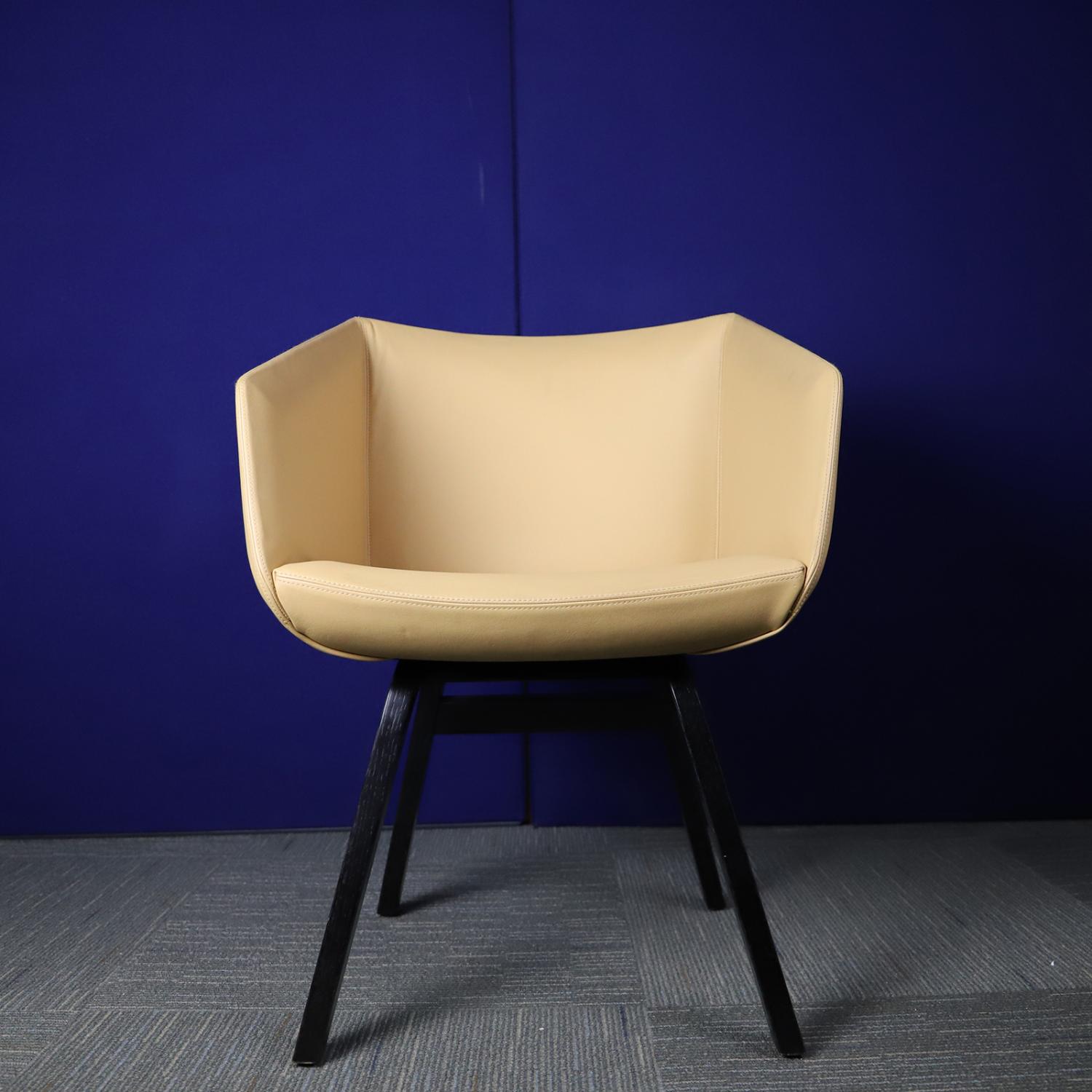 Second Hand Cream Leather Tub Chair with Black Legs