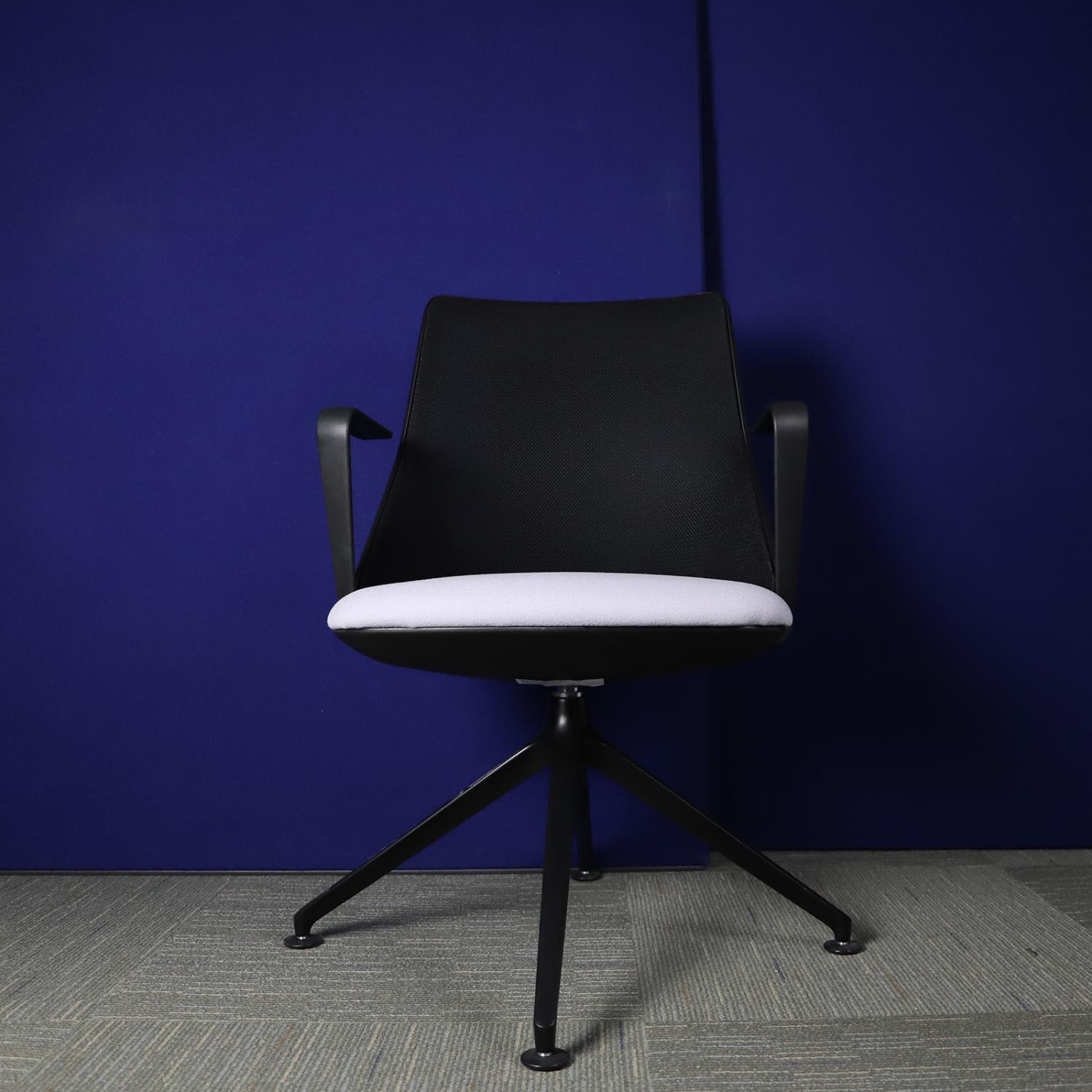 Second Hand Cicero Grey Mesh Back Meeting Chair with Black Star Base