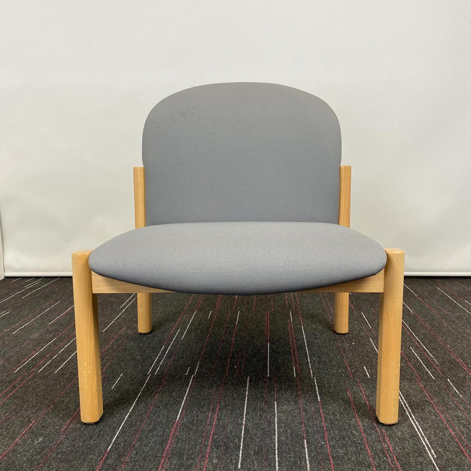 Second Hand light grey reception chair with light wood frame