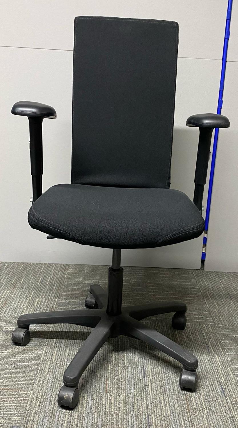 Second Hand Black Operators Chair With Adjustable Arms Five Star Base Gas Lift