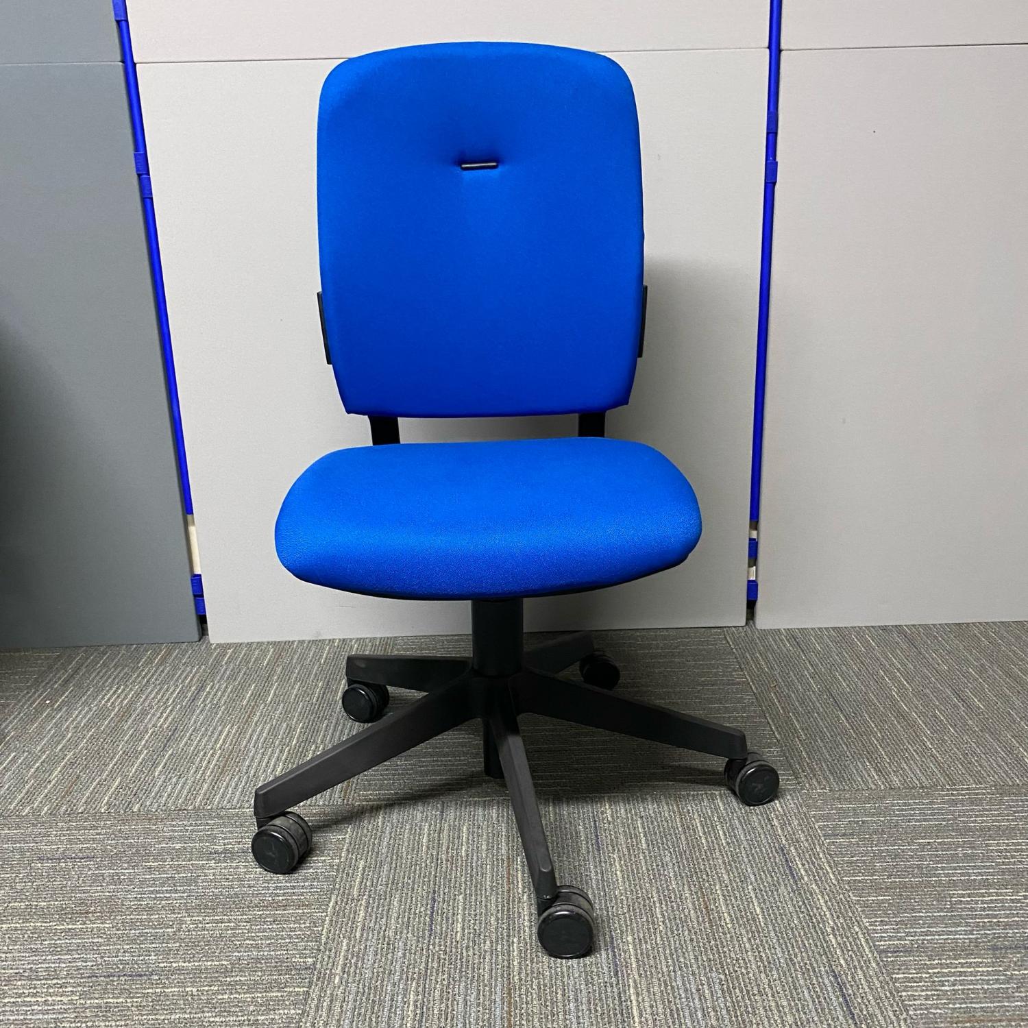 Second Hand Blue Operators Chair Five Star Base Gas Lift And Back Rack