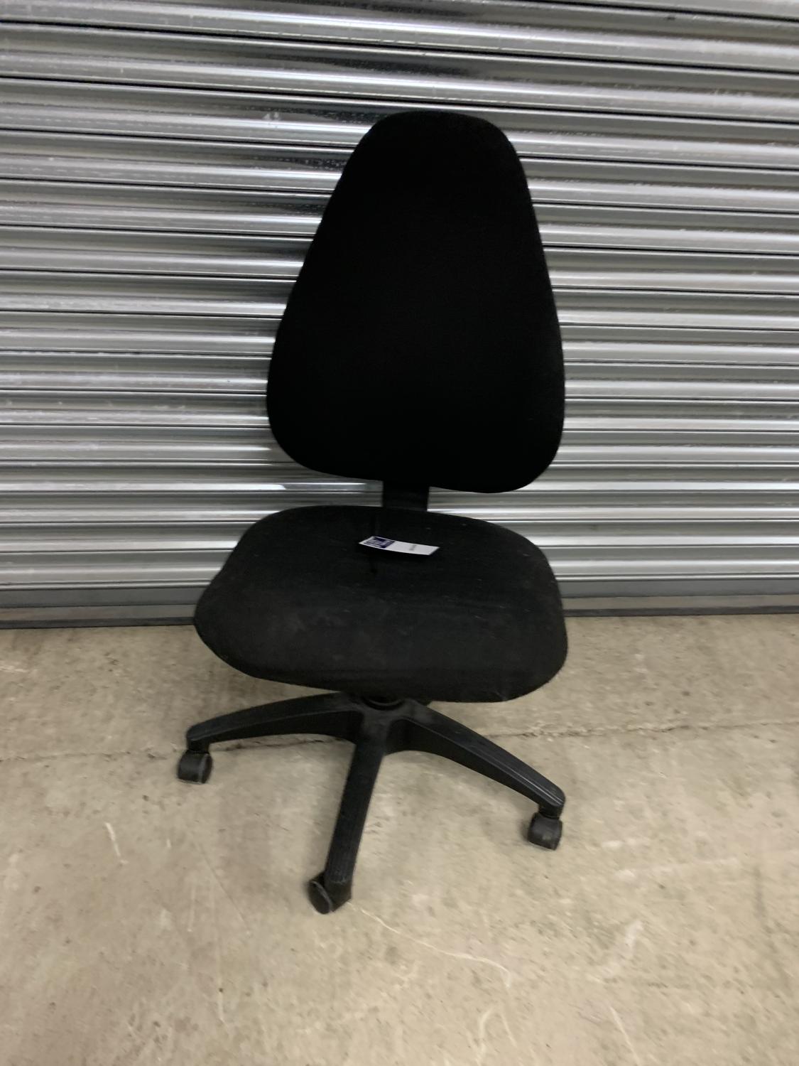Second Hand Black Fabric Operators Chair with Gas Lift, Back & Knee Tilt, Ratchet Back