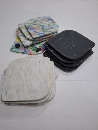 Recycled Coasters with rubber feet x 4
Made from yogurt pots & toothpaste tubes.