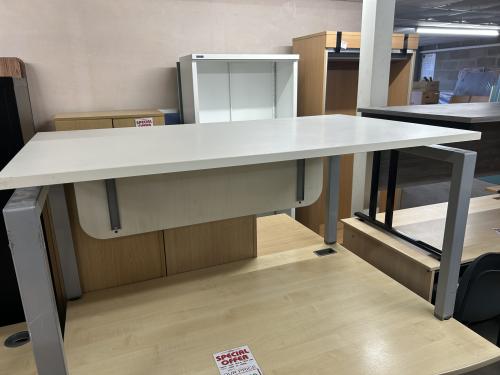 Used Bench Style Desk, In White Finish - 1400mm Width x 800mm Depth. 1 In Stock