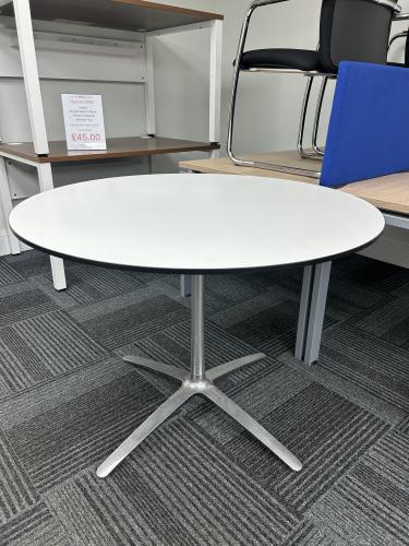 Used Meeting/Canteen Table, 1000mm Diameter, In White Finish. 1 In Stock