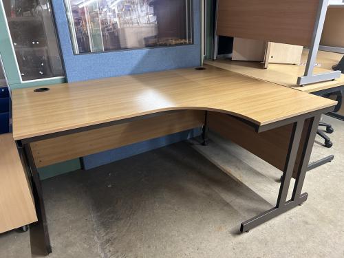 Used Crescent Desk, In Oak Finish, Right-Hand - 1600mm Width x 1200mm Depth. 1 In Stock