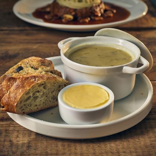 Genware Porcelain Low Presentation Plate 20cm8