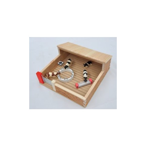 Millwood Crafts - SLATTED HOUSE WITH RING FEEDER