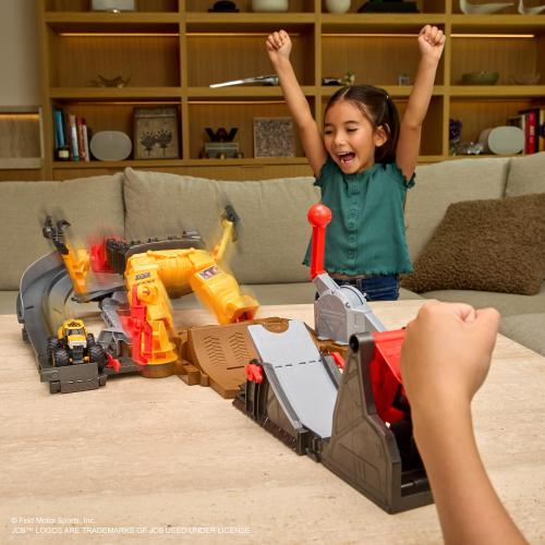 Monster Jam SmashBot Epic Stunt & Battle Playset