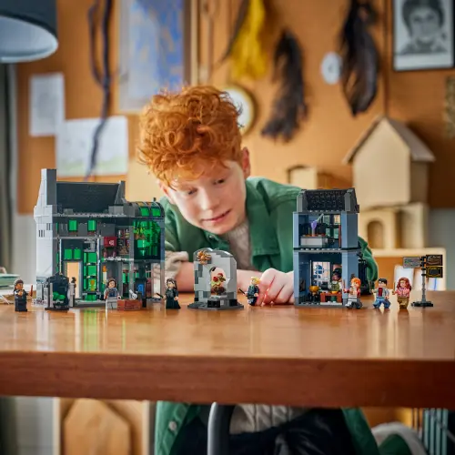 LEGO\u00ae Harry Potter\u2122 Knockturn Alley\u2122 Wizarding Shops 76471 - Build & Play