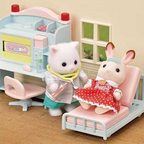 Sylvanian Families Country Doctor Starter Set
