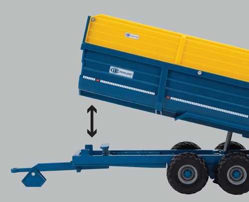 Britains Kane Tri-Axle Halfpipe Silage Trailer