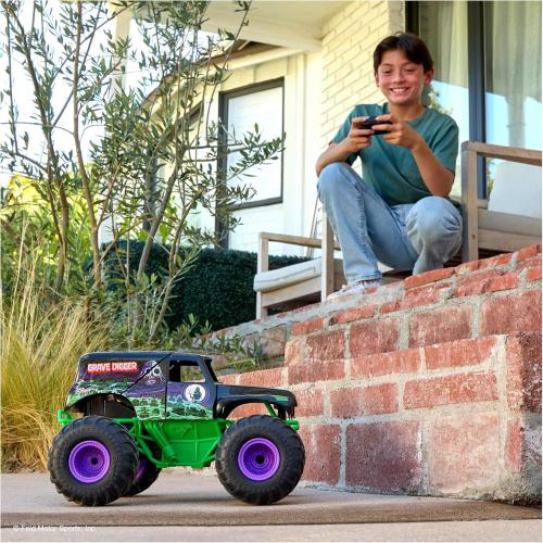 Monster Jam Smash & Bash 1:15 Remote Control Grave Digger Monster Truck