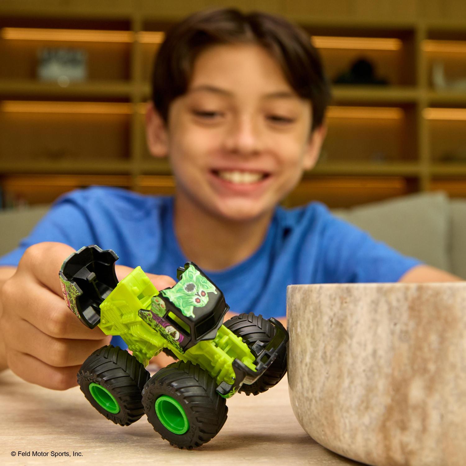 Monster Jam 1:64 Smash & Bash Trucks (2-Pack)
