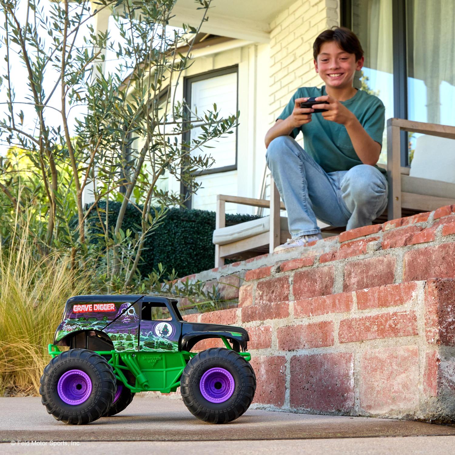 Monster Jam Smash & Bash Grave Digger Remote Control
