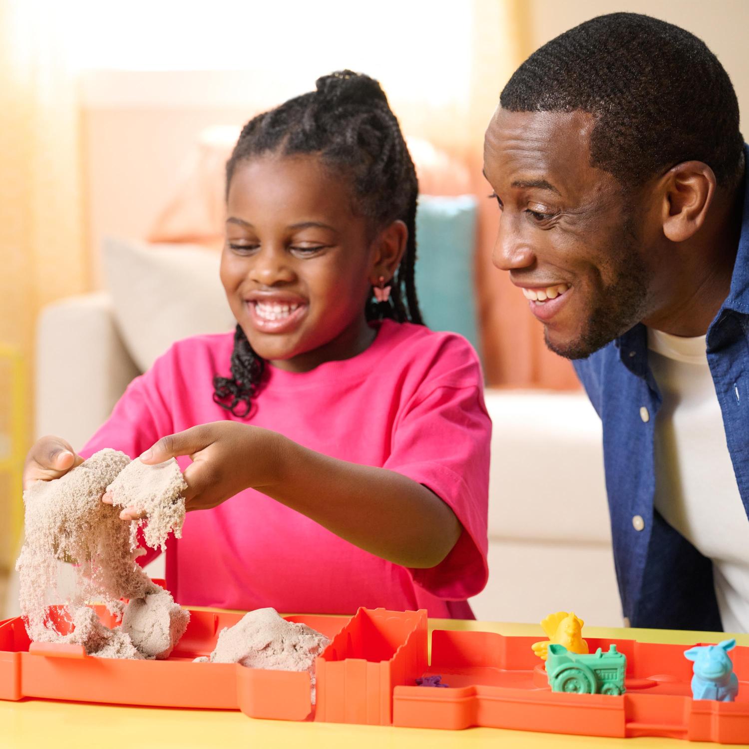 Kinetic Sand Sandy Farm Playset with Animal Molds