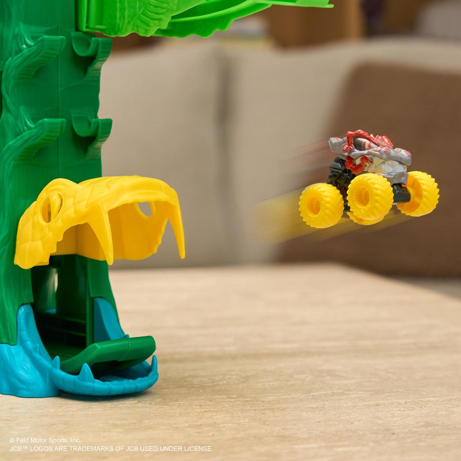 Monster Jam Cobra\u2019s Crazy Escape Playset with Truck