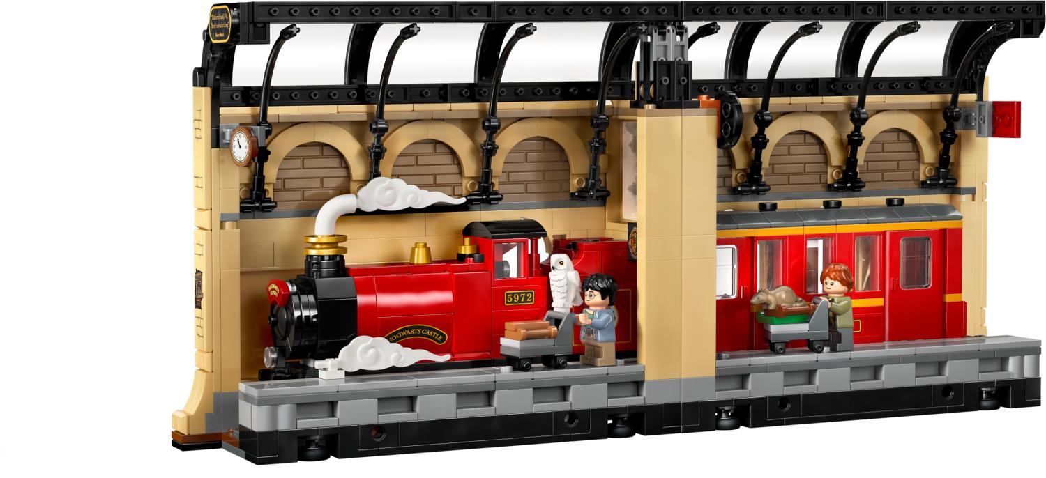 LEGO Harry Potter Book Nook: Hogwarts Express, Magical Toy 76450