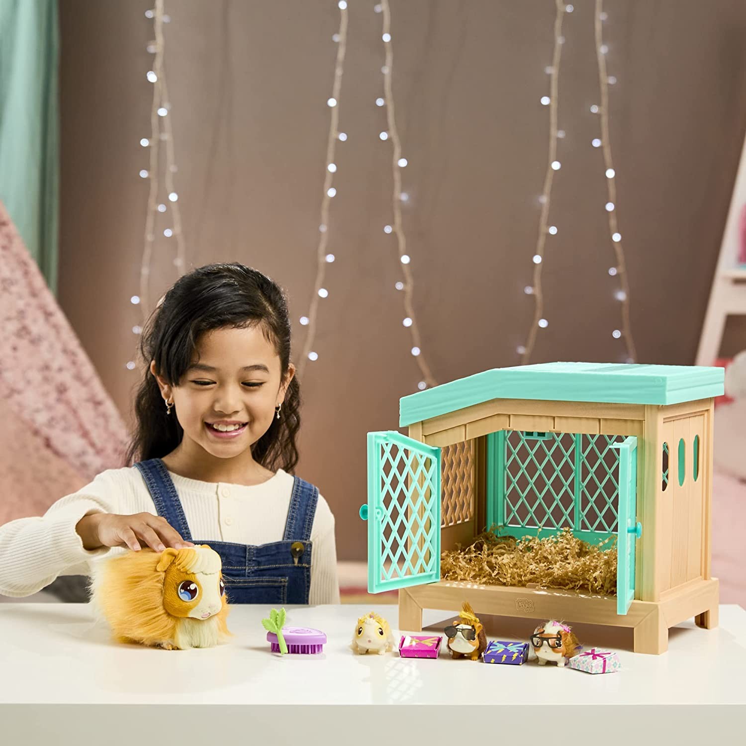 Little Live Pets Mama Guinea Pig & Hutch Little Live Pets Mama Guinea Pig & Hutch