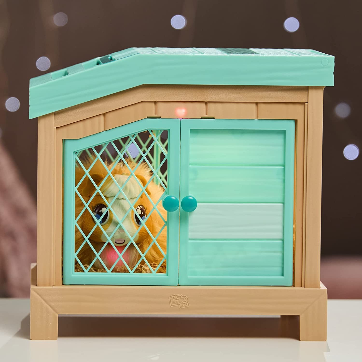 Little Live Pets Mama Guinea Pig & Hutch Little Live Pets Mama Guinea Pig & Hutch