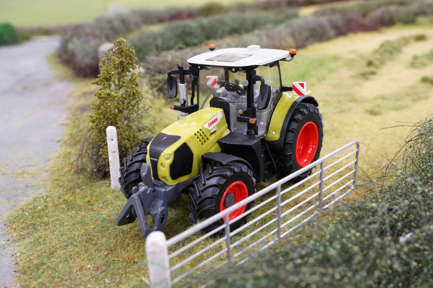 Britains Claas Arion 660 4WD Tractor - Toymaster - Fagan Toys
