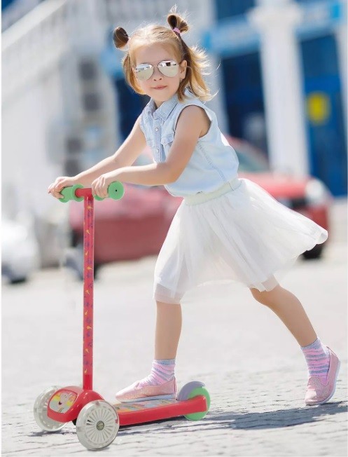 Peppa Pig Tilt n Turn Scooter with Lights Peppa Pig Tilt n Turn Scooter with Lights