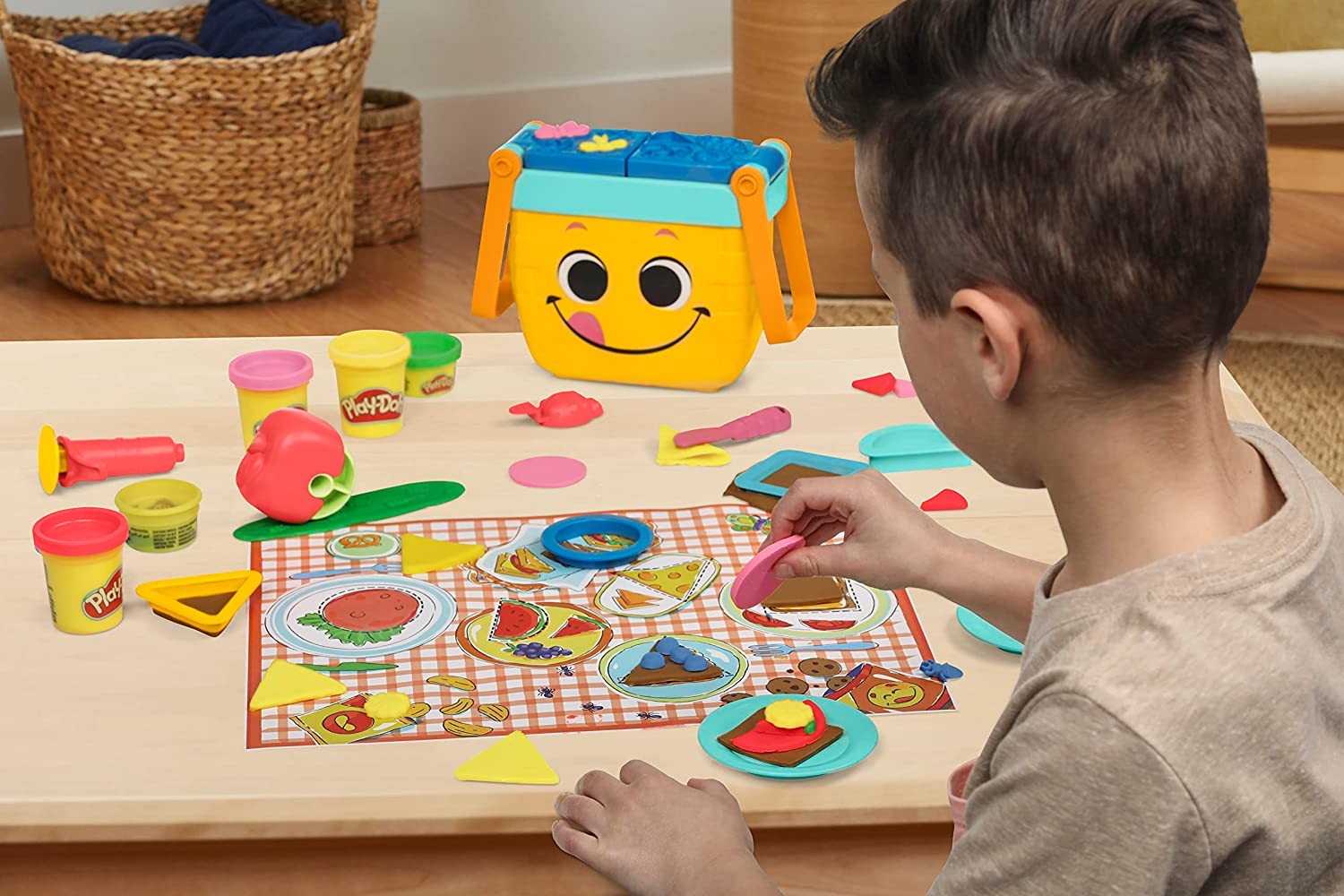 Play-Doh Picnic Shapes Starter Set Play-Doh Picnic Shapes Starter Set