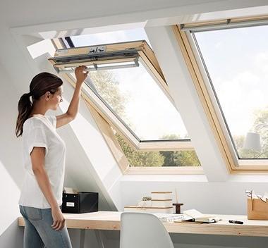 VELUX GGL MK04 3070 Centre Pivot Manual Pine Roof Window 78cm x 98cm